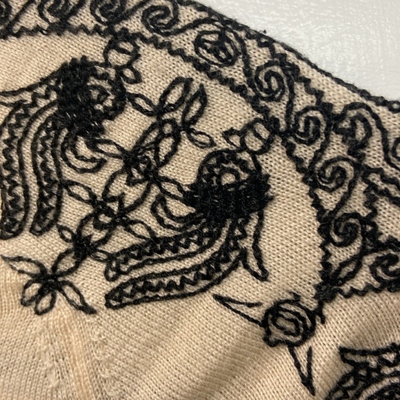 J Crew Women’s,Peach Cream/Black Marino Wool,Embroidered Sweater.Size-Small. - Picture 11 of 12